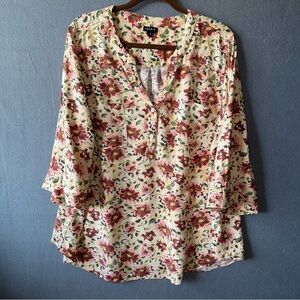Torrid Cream and Red pink green Floral Flowy Rayon 3/4 sleeve Tunic Top size 3